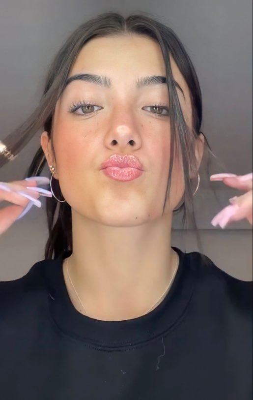 junkiepanniezzz's tweet photo. Mommy Charli’s face is honestly as hot if not hotter than some of the hardcore porn out there 😍🩷 https://t.co/8jPpQOMVFS