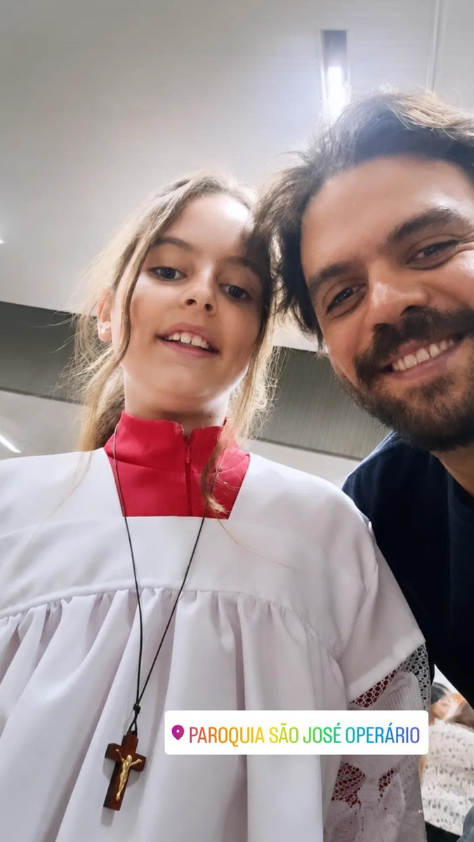 joaopff's tweet photo. Investidura de coroinha da minha princesa. Meu orgulho. https://t.co/dAddQaXuSy
