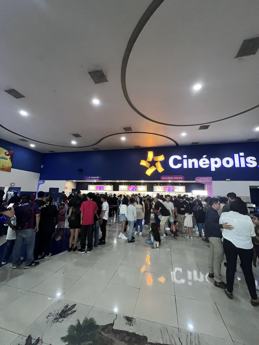 _Adri_B's tweet photo. @Cinepolis es ineficiente tu operación en lago de Guadalupe y la zona norte. Cerraron multiplaza arboledas, nos dejaron solo con una opción y aquí no hay control. https://t.co/6WX1nd1hwD