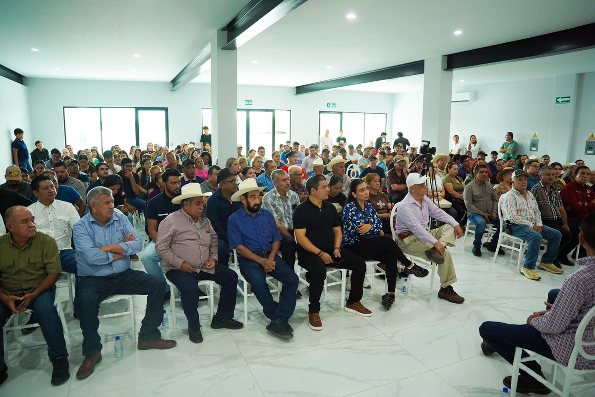 imeldacastromx's tweet photo. Desde #Badiraguato sostuvimos una reunión con el sector agropecuario donde escuchamos sus propuestas y reafirmamos nuestro compromiso: defender los logros de la transformación y seguir trabajando para que el campo sinaloense siga adelante.

¡Gracias por su confianza y por acompañarnos este domingo! 🤝