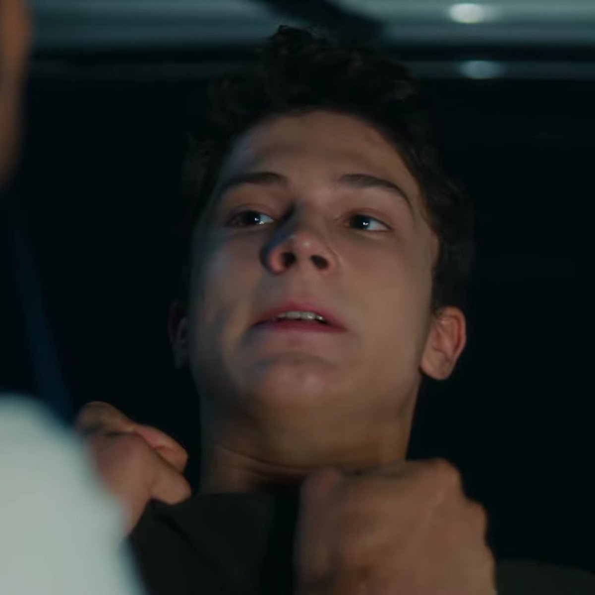 umatotori's tweet photo. abimiz gelsin bizi kurtarsın dedik abimiz de dayak yemeye başladı ne yapıcaz biz niye bu kadar gariban kaldık 😭 https://t.co/TacQmuHSbb