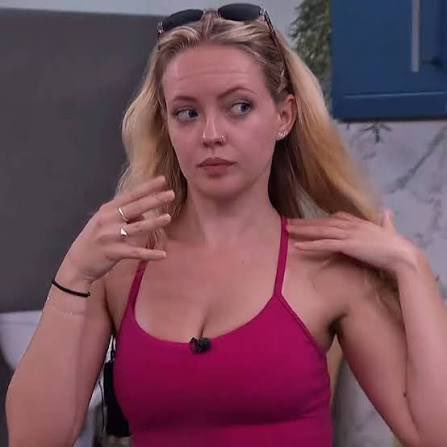 lauradonnas's tweet photo. Anyone who calls Haley a bitch gets my flowers #BB28 https://t.co/LcS74tUjOu
