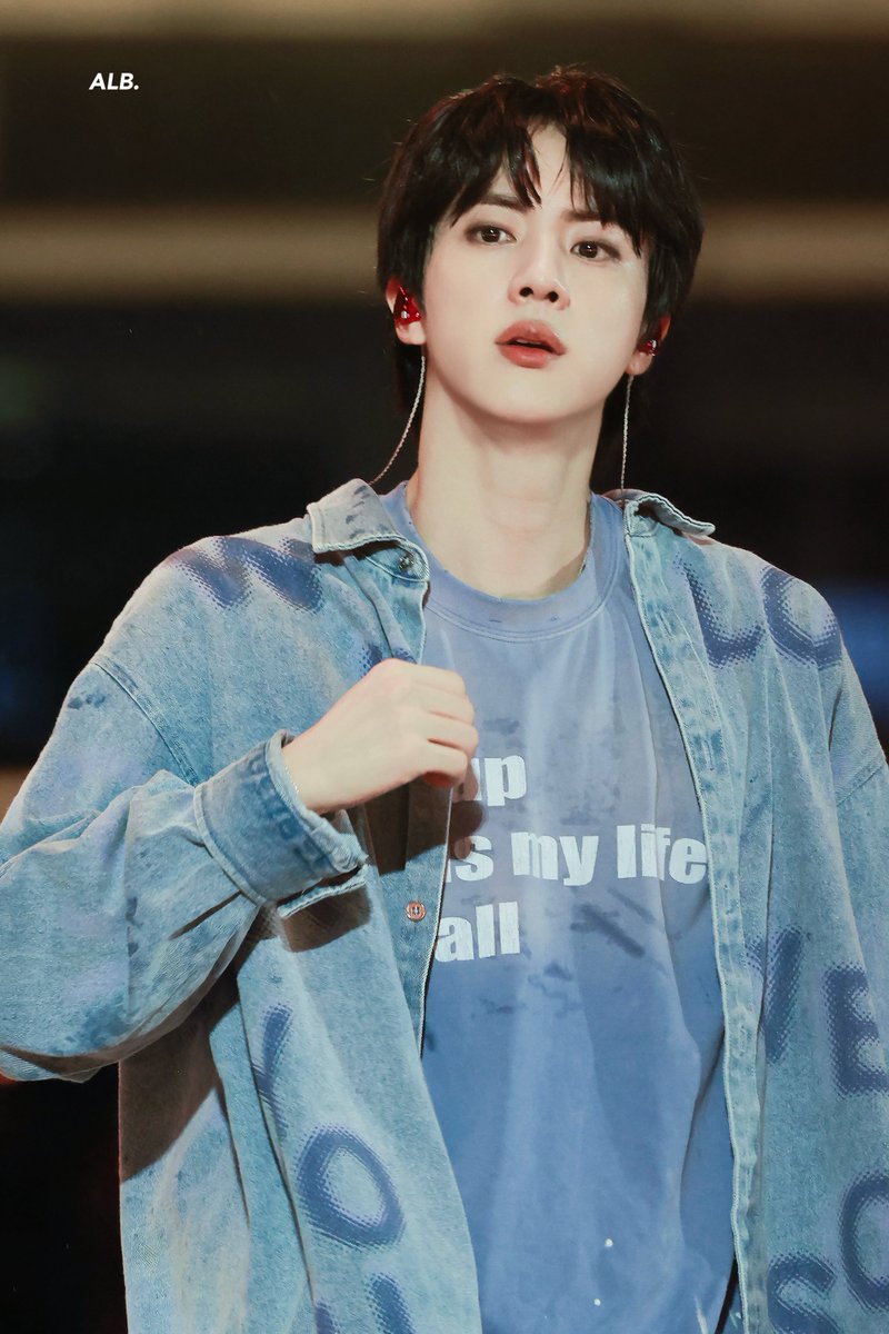 ALittleBraver92's tweet photo. 260802 

#방탄소년단진 #김석진 #석진 #진 #BTSJIN #JIN 
#BTS_WORLDTOUR_ARIRANG
@BTS_twt https://t.co/T8iHhOjYb2