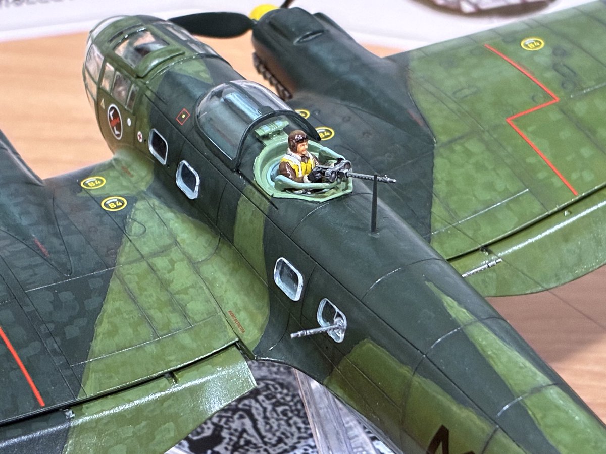 ChangYogen's tweet photo. Airfix 1/72 He-111 + italeri figure/decals/machine gun set. Painted by brush. https://t.co/C8Oap5RKHH