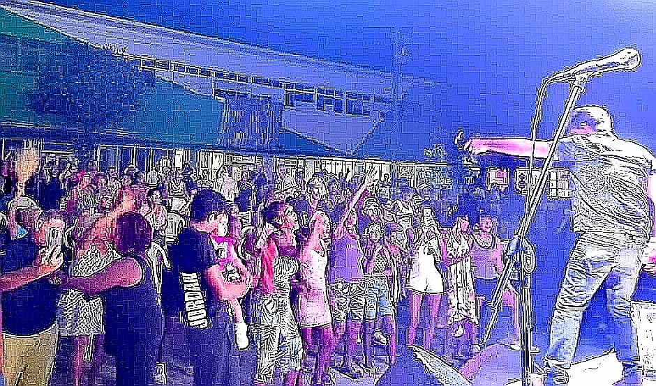 pedropprada's tweet photo. Hubo finde con swing frente a #ICAIC: el sábado fue la pantalla en la calle y la película cubana Guantanamera. Cerraron la noche David Blanco y su grupo. El domingo fue la Colmenita del Cerro, mientras esperaban la llegada de la electricidad a toda la ciudad
#CubaEsCultura🇨🇺 https://t.co/fIgd2BwEHv