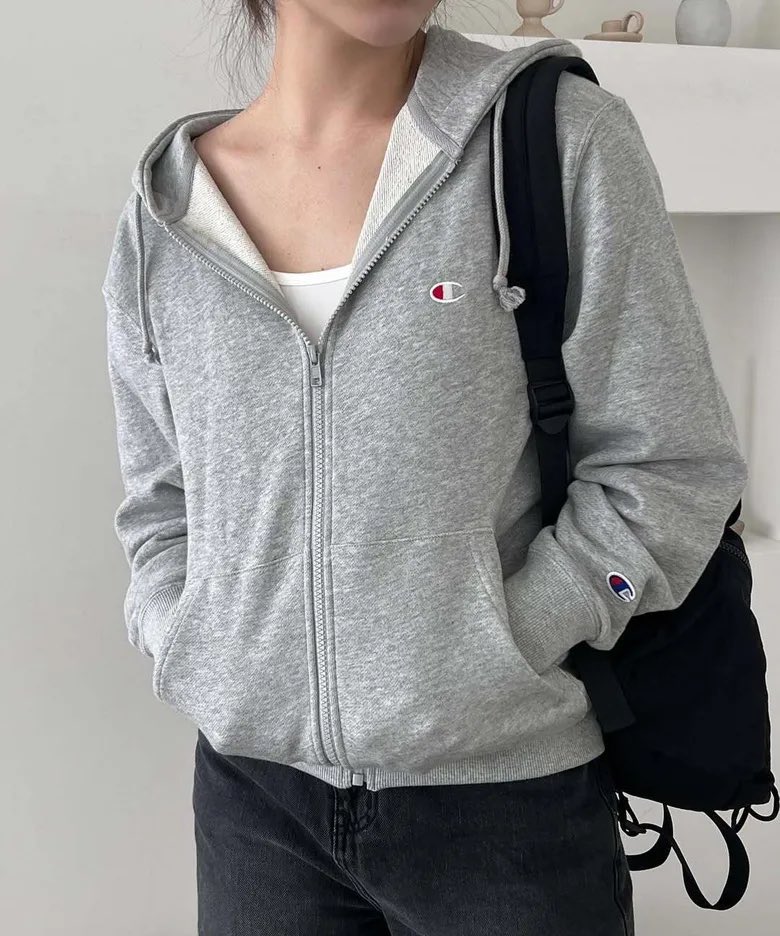 jeffbstore's tweet photo. 〰️Preorder〰️
⚫️Champion C Logo Zip-up Hoodie⚫️‼️Sale60%‼️ 

💬มี 3 สี
Black
Grey
Cream
 
✖️Price : 990฿✖️

📌จ่ายตอนของมา แต่ห้ามเทน้า
📍รับจำนวนจำกัด
(รอของ6-8week) #jeffbpre 

{ สั่งจองได้ที่ฟอร์มใน reply ใต้โพสนะคะ } https://t.co/4bsmQLAE5P