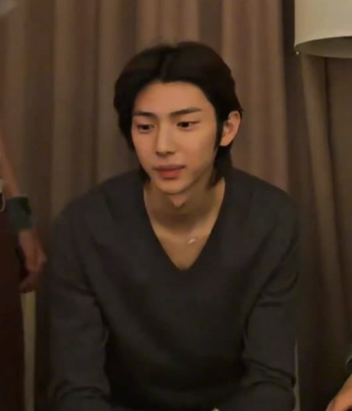 JuhoonPoyoyoi07's tweet photo. Juhoon predebut dengan Juhoon sekarang wajah nya tetep visual gacor banget, rill kbs 99% ganteng bangettt. Visualnya tuh unreal+prince bangett 🫶🏻 
#JUHOON #주훈 #CORTIS https://t.co/8gtvdRDTTi