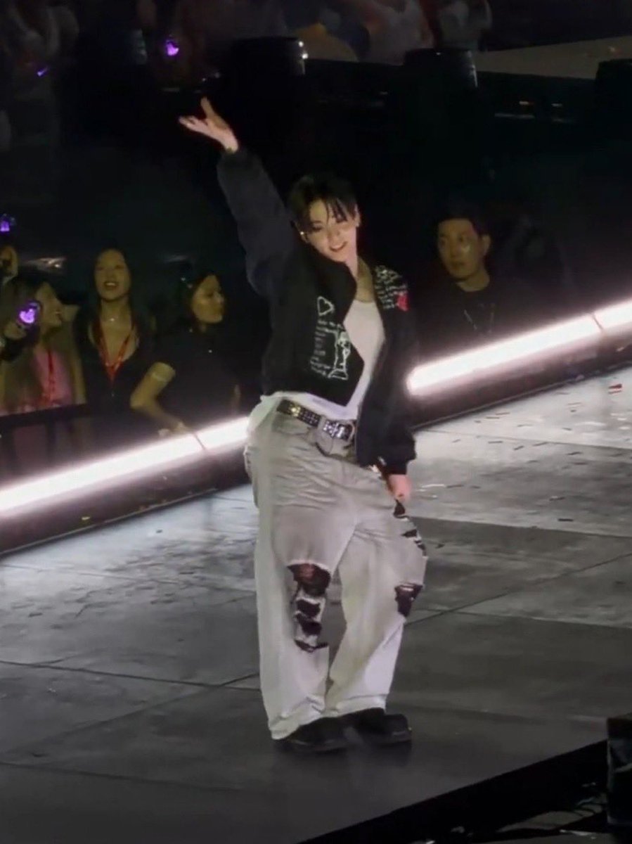 jungkovtae's tweet photo. DIVA 😭 https://t.co/Hsi31g6Yeg