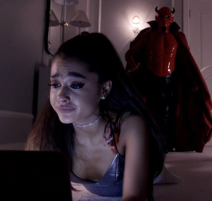 goescrave's tweet photo. eu tô muito chocado com oq tá acontecendo com a ariana, essa onda de hate tá muito pesada, acho melhor ela dá um tempo e se cuidar mesmo, vai ser triste que ela vai abandonar a era petal... https://t.co/ldRBalSTKR