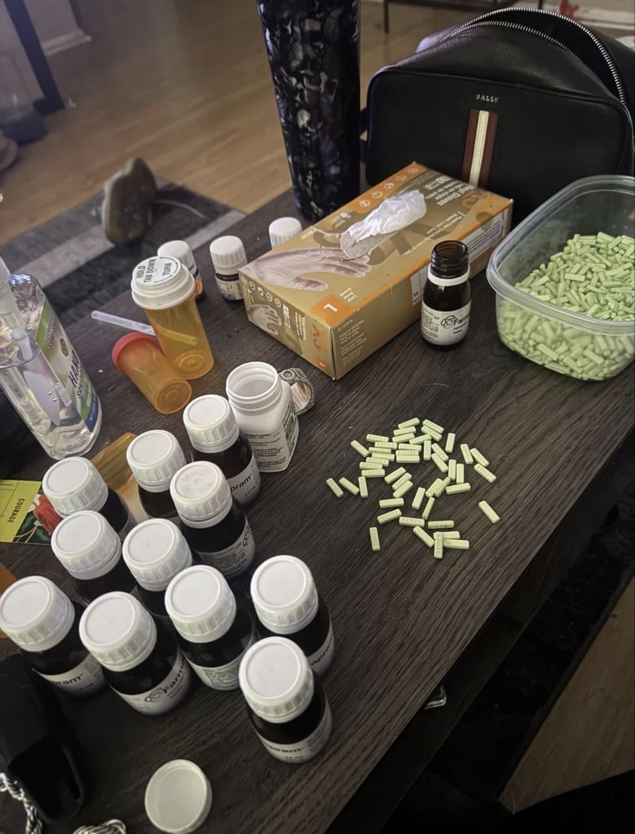 yunglb030's tweet photo. How many should I take before smoking my blunt ?#drugtwt #xanx #pills https://t.co/dKZksFLWdN