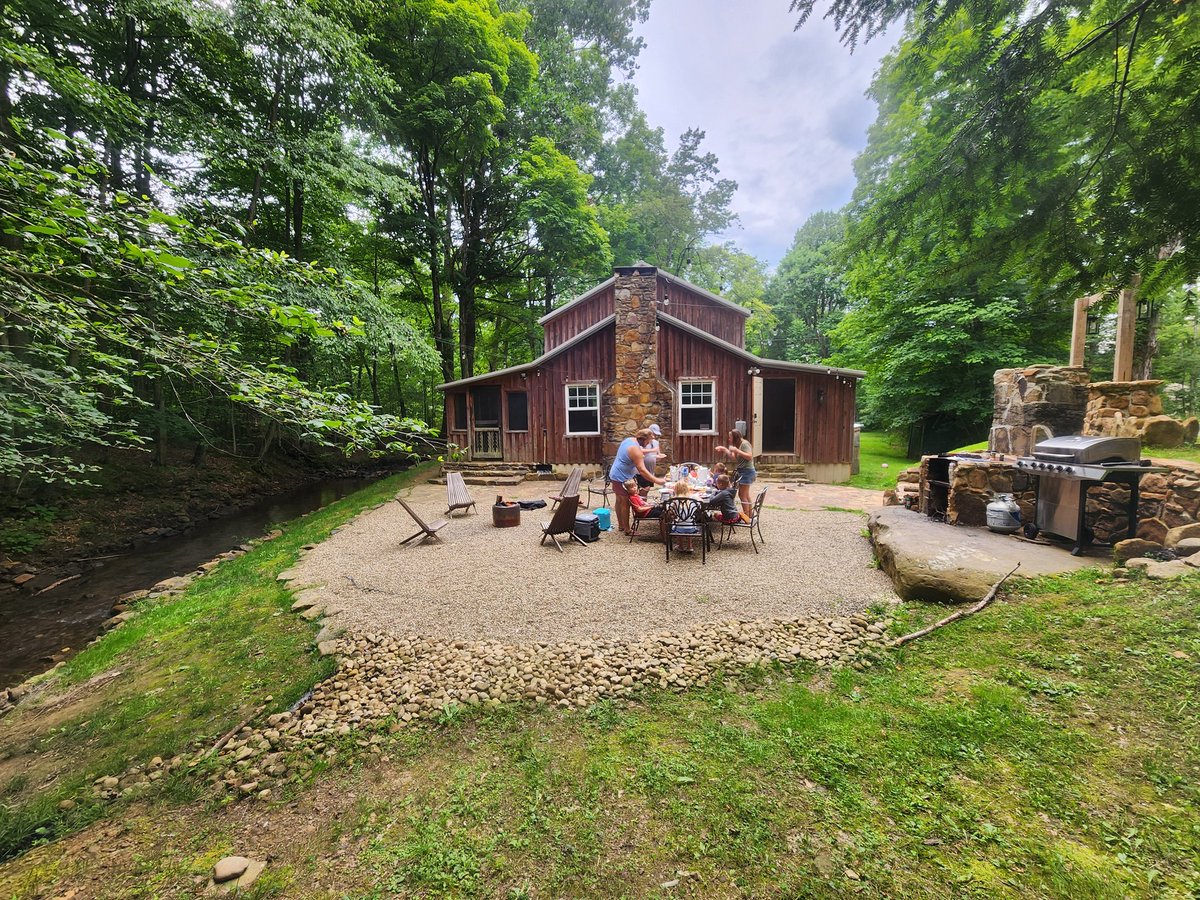 JHop03's tweet photo. Weekend at cousin's cabin with the kiddos. https://t.co/ItbUgodLFQ