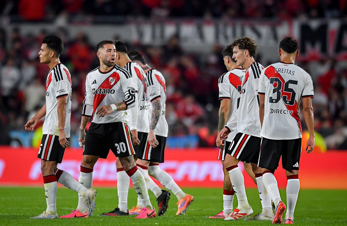 lahistoriariver's tweet photo. ❌ Es la primera vez en toda la historia del profesionalismo que River pierde cinco partidos consecutivos por competencias nacionales. 

🔙 Para encontrar una racha similar hay que remontarse al amateurismo: 13 derrotas seguidas entre 1905 y 1906. https://t.co/0FP4baLGpd