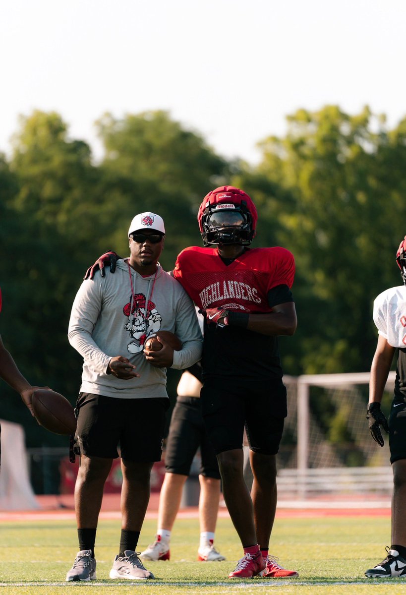 CoachRio5x's tweet photo. New Year. Same Standard. π―
#OHTough @OakHillsFB https://t.co/N8B1eBYESu
