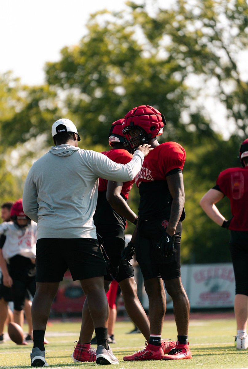 CoachRio5x's tweet photo. New Year. Same Standard. π―
#OHTough @OakHillsFB https://t.co/N8B1eBYESu