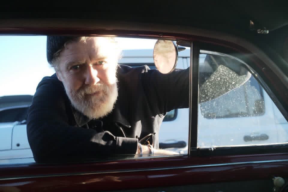 Danny_Clinch's tweet photo. So hard to digest this reality of never getting to laugh , love and sing along to Glen Hansard . Of course I have many more photographs of him to share , but these are important because we have all seen the stories of Glens kindness . I've always felt really special around Glen . He made me feel that way . Intensely so . I felt that we had such a special friendship .