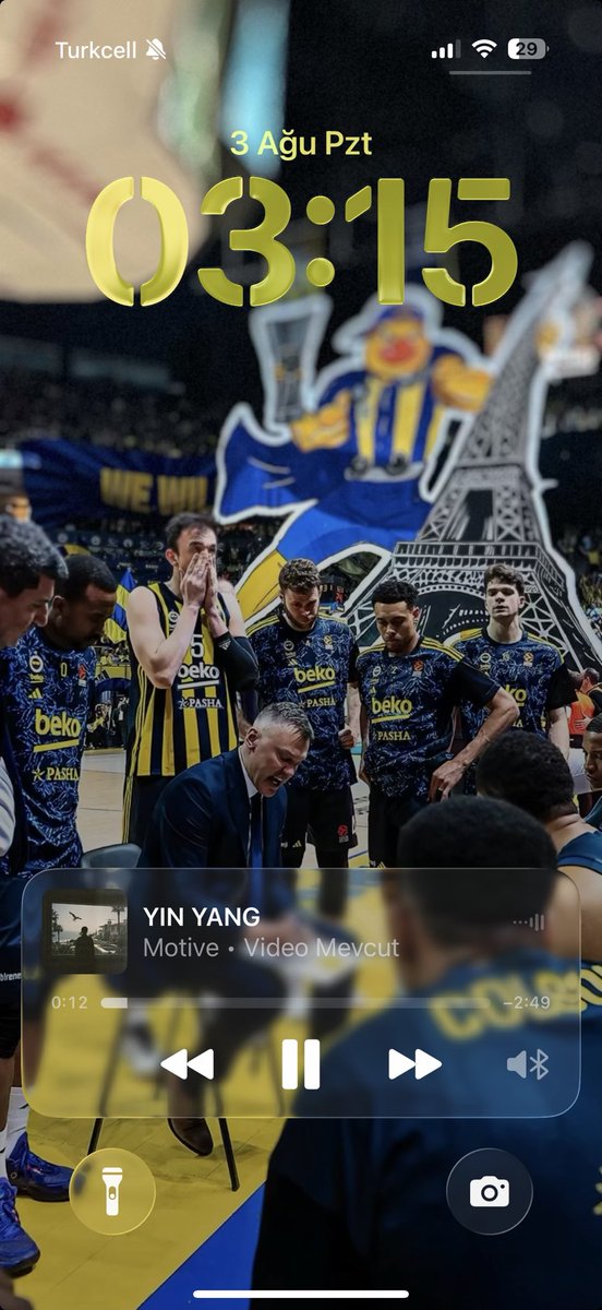 bogdanmilton's tweet photo. Gece 3.15’te gelen 2025 Fenerbahçe Beko wallpaperı (özlemi) https://t.co/QruemZgEoN