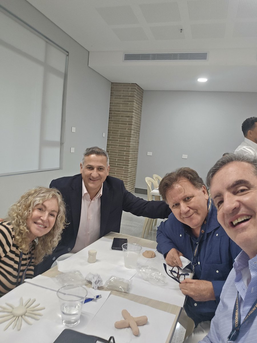 Mauriciotobonf's tweet photo. Siendo creyente y practicante, he estado alejado de Dios por situaciones personales, pero ayer en el Retiro espiritual organizado por el Presidente Abelardo de la Espriella y su esposa tuve un llamado que me permitió reencontrarme con Dios y el Espíritu Santo y sentir su amor en mi corazón. Gracias Presidente @ABDELAESPRIELLA por este encuentro que estuvo cargado de Fé y devoción. A los que critican seguramente si hubiera sido una fiesta llena de licor, lo hubieran visto muy normal.