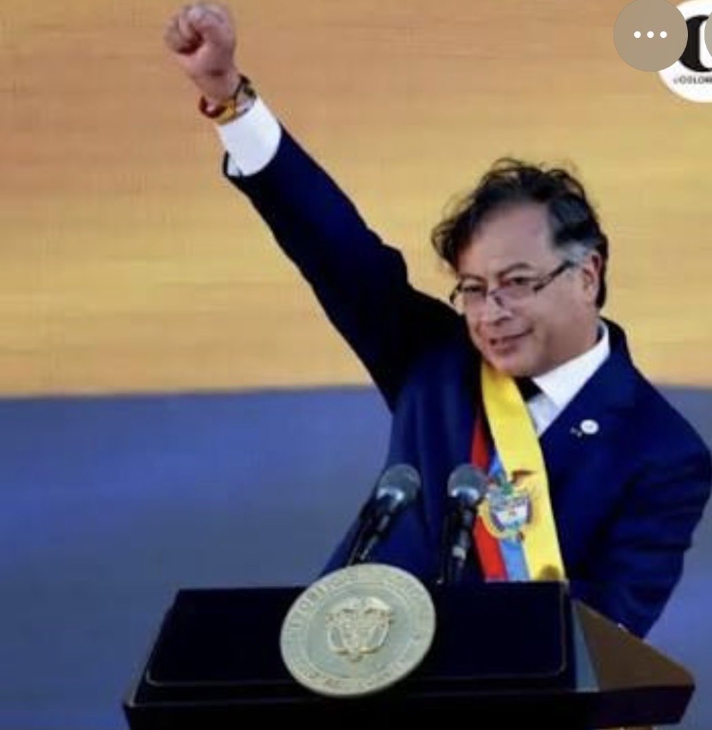 erangelco's tweet photo. Señor presidente Gustavo Petro Urrego, CUÍDESE, lo necesitamos libre y VIVO, ya no necesitamos más héroes muertos o encarcelados! Lo que nos espera es duro y solo lo enfrentaremos con la lucha de masas, usted es importante en esta ardua tarea: https://t.co/jpuXEzXQzw