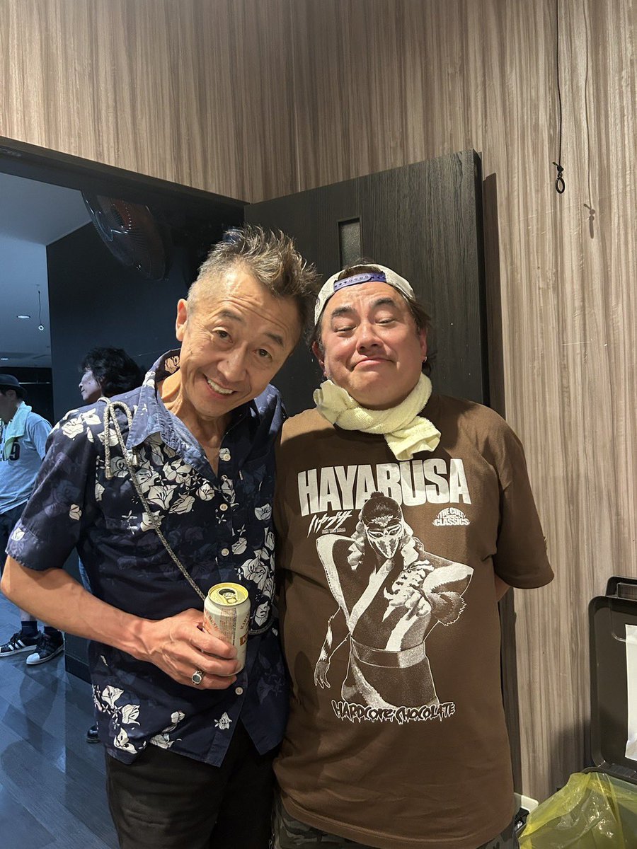 mizunobeniko's tweet photo. ホットスパイス初代ドラマー安江ちゃんの
一足早い還暦お祝いライブ!?笑
@ハートランド
ちなみに安江ちゃんの還暦は来年😁
私は仕事で行けなかったけど
懐かしのジャンボもやったって
生で聴きたかったなぁ
何はともあれみんな元気😀
次回が楽しみだ
#ホットスパイス #HOTSPiCE https://t.co/D0LtoQtWHS
