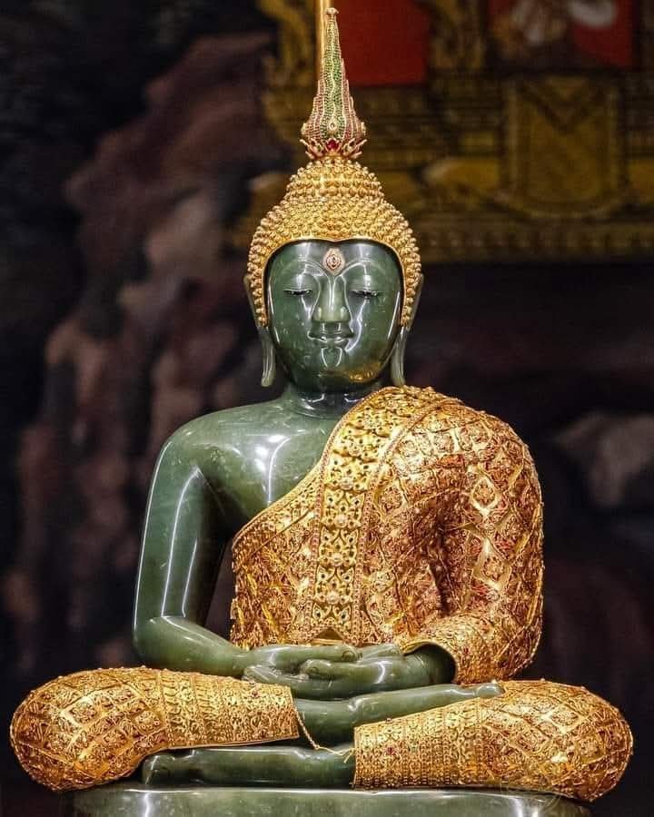 HappyAllyDay's tweet photo. “พระแก้วมรกตศักดิ์สิทธิ์ที่สุด
ในโบสถ์วัดพระแก้วนั้น มีเทวดาอยู่เป็นหมื่น 
ภาวนาให้ดี ๆ แล้วจะเห็นเอง...”

--- 

คำกล่าว หลวงปู่สิม พุทธาจาโร
วัดถ้ำผาปล่อง อ.เชียงดาว จ.เชียงใหม่ https://t.co/vWyKR5Ao4c