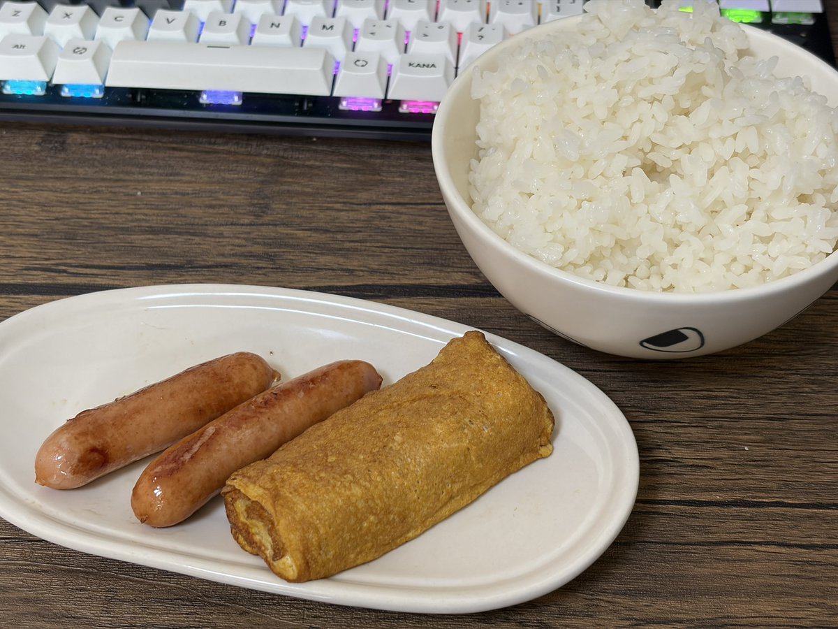 nec0Tq's tweet photo. あさごーはん卵焼きに醤油入れすぎた気もする… https://t.co/ciFBj8lGin
