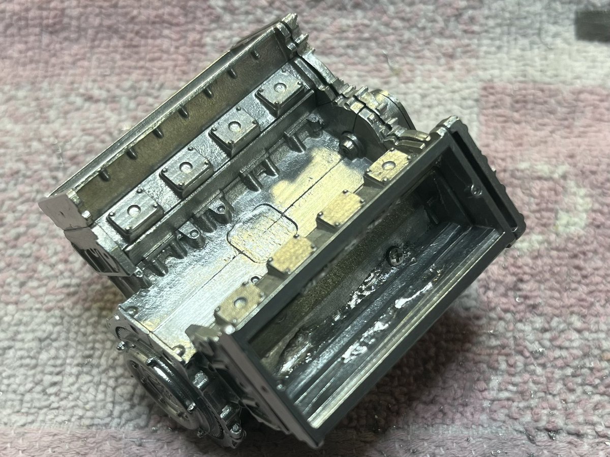 RXx81685's tweet photo. MFH 1/12 Tyrrell 019
メタルパーツの処理、続き。
はんだを削り、形にしました。
エンジンは、なかなかのバラバラ具合。
ハンダ付けとネジ止めで、ガッチリ固定です😉 https://t.co/FpnnAEUo8R