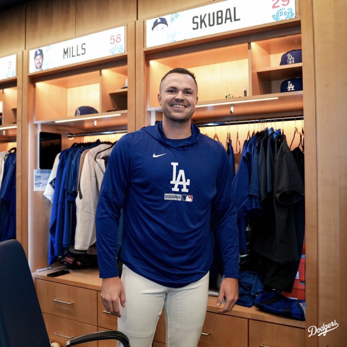 LADodgersMuse's tweet photo. Dodger blue makes everyone look better. 🔥 https://t.co/2J5KaQs5zX