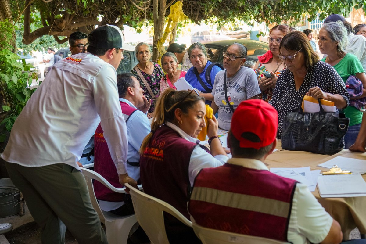 FernandoRVM's tweet photo. No hay mejor forma de conocer las necesidades de una comunidad que caminando sus calles y escuchando a su gente.

En el Poblado Miguel Alemán estuvimos atendiendo distintas inquietudes y buscando alternativas para dar respuesta a los retos que enfrentan las familias.

Seguimos cerca de la gente, porque ese es el camino para construir soluciones.
