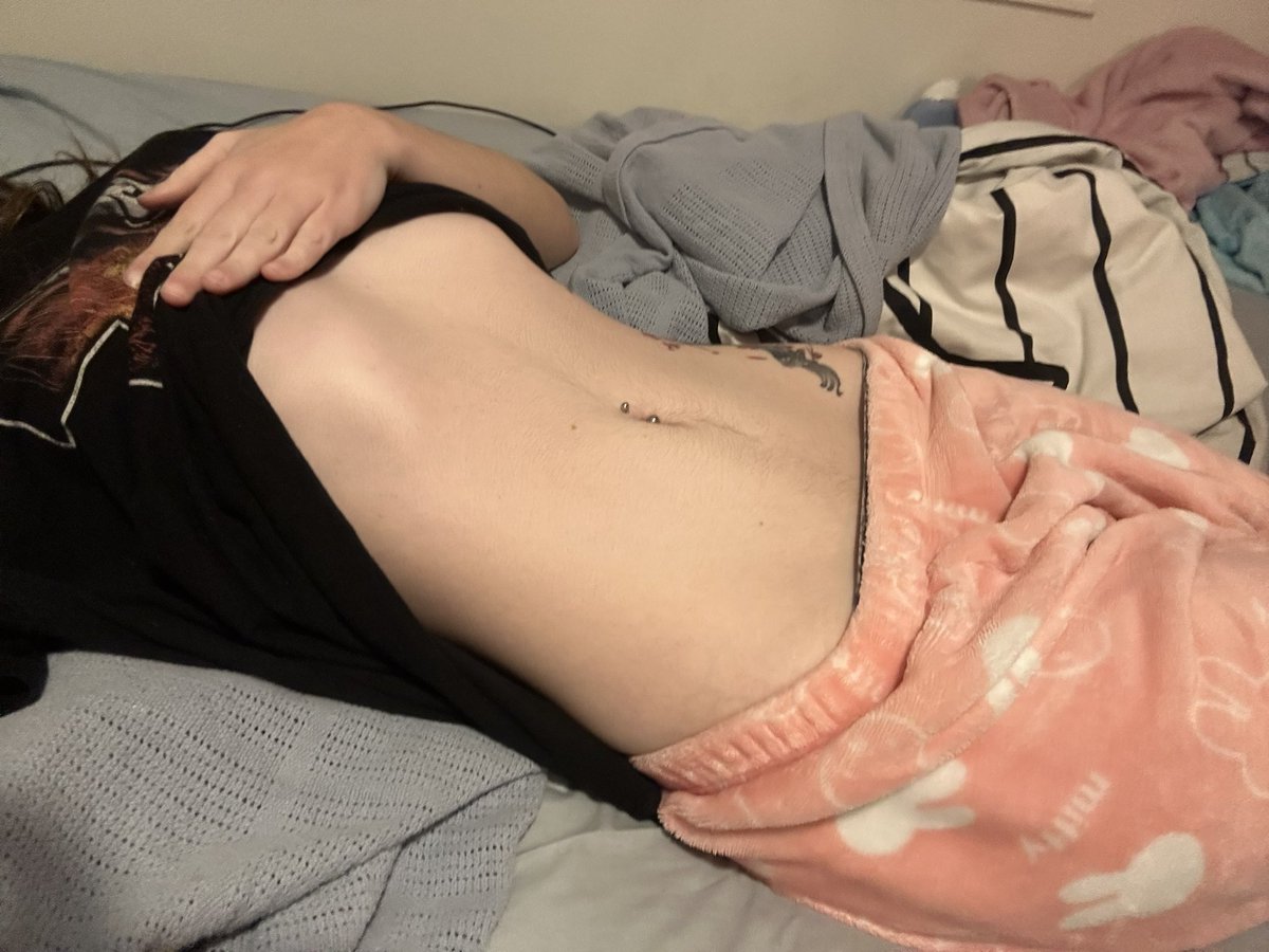 lostbunny_02's tweet photo. Morning I have beat the sickness and my hip bones are slowly coming in 🫩 https://t.co/AgIHqTtUX5