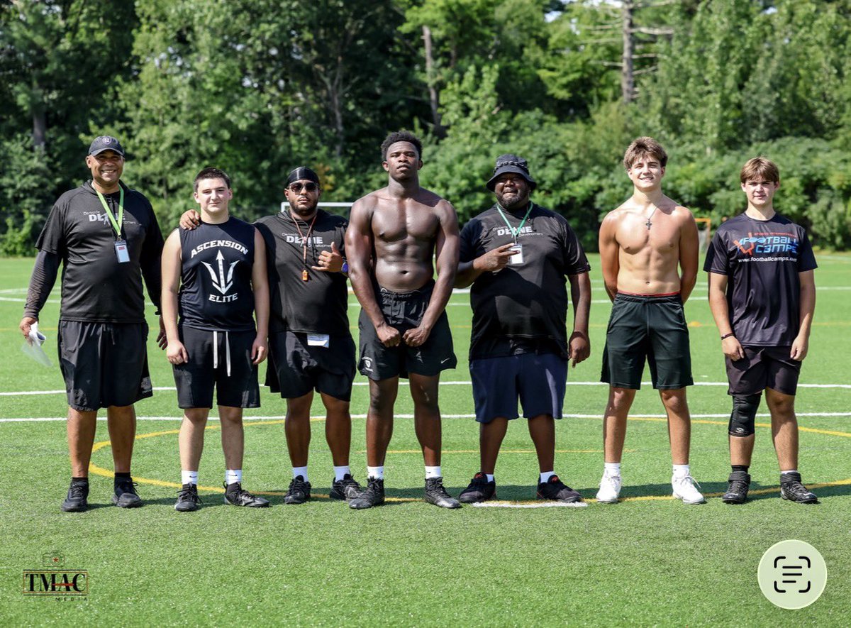 MikeRavosaJr56's tweet photo. Loved the work this weekend!! THANK YOU for having me!! @ValdamarTBrower @CoachCollington @DarksideDD25 @CoachBeaton1 @CoachLeigh2 @CoachMartinESA @NE6FB_Recruits @khyrenjones https://t.co/cUhtAHiItm
