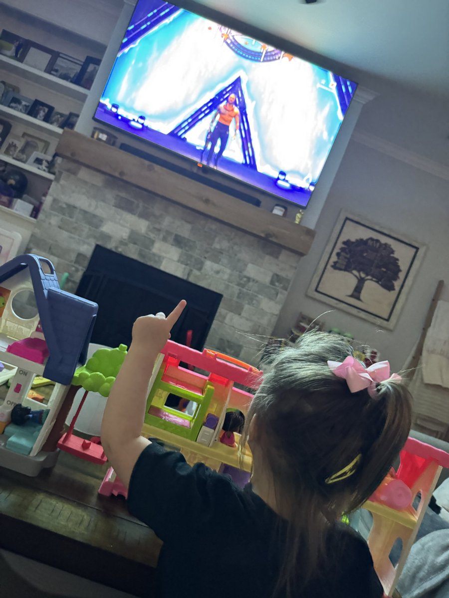 ethantowen's tweet photo. In this house we acknowledge the OTC @WWERomanReigns 

#Summerslam https://t.co/tebEoGlJnE