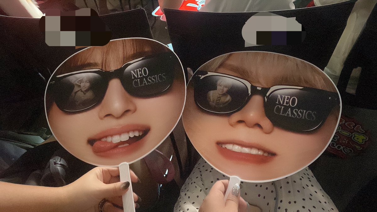 sanbachaaaaan's tweet photo. 酷評されすぎたゴミランランルーありえんアリーナ笑に行ってきました！！ありがたい事に二日間ともアリーナでとても楽しめました！！連番相手共にファンサも貰えて久々に貰ってるとこも見届けられたし爆笑エピも出来たし満足✨隣で見てて思ったのはやっぱり中村嶺亜ってすげえ。 https://t.co/f6RND1pZjo