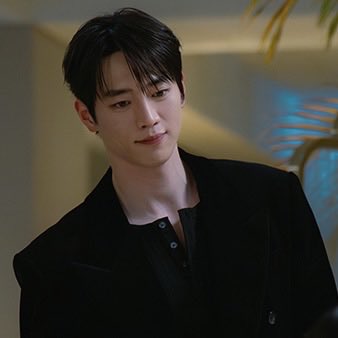 ilikehandsomee's tweet photo. 서강준 얼굴폼 미쳐가지고 깡여자들 월요일부터 전방에 함박웃음 발사함 https://t.co/sx4QrIVjom