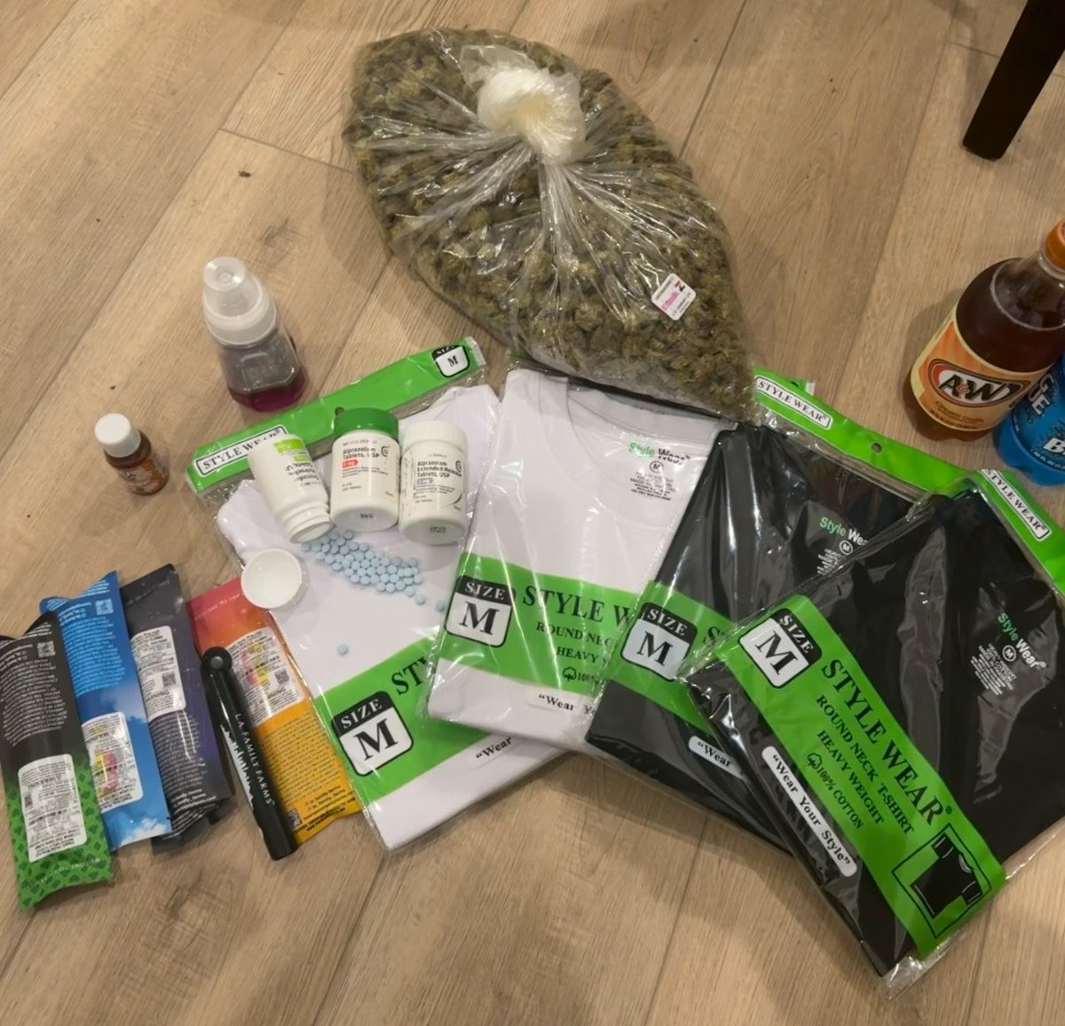 PaidInFullMelt's tweet photo. Weekend necessities https://t.co/91dDNgRi6Z