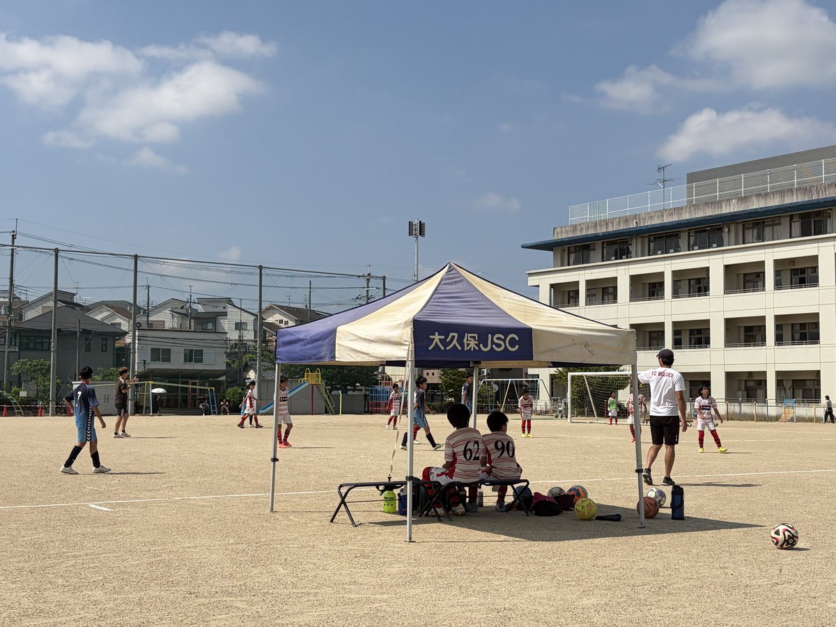 susumutorii's tweet photo. 昨日は、大久保JSCサマーカップを開催致しました。たいへん暑い中でしたが、試合内容ではクーリングブレイクの導入、またイベントではかき氷を保護者のかたが作ってくださるなど工夫をこらして楽しむことが出来ました。ご協力、ご参加くださいました関係者の皆さま、ありがとうございました。 https://t.co/NZVgS5U5bQ