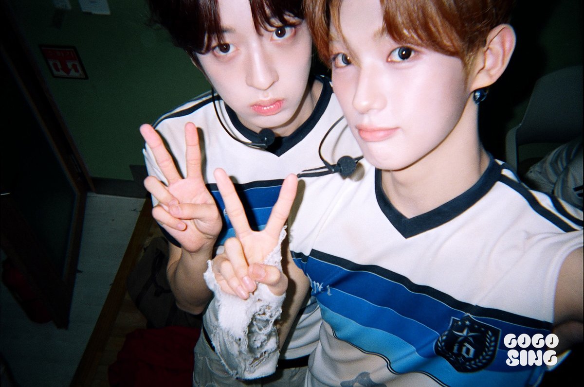 GOGOSING_SLL's tweet photo. [𝙎𝙄𝙉𝙂:𝘾𝘼𝙈📸] #idntt

맘을 따라 𝙇𝙖 𝙇𝙖 𝙇𝙖, 𝙍𝙞𝙙𝙚 ᯓ★
(feat. 덴자님들 손에서 살아남은 필카 사진들..)

🔗 https://t.co/0sTgjoctSc

#아이덴티티 #Kids_Return
#스링라 #StoreLinkLive #고고씽 #GOGOSING
@idntt_cosmo https://t.co/TLU2X4Ubmr