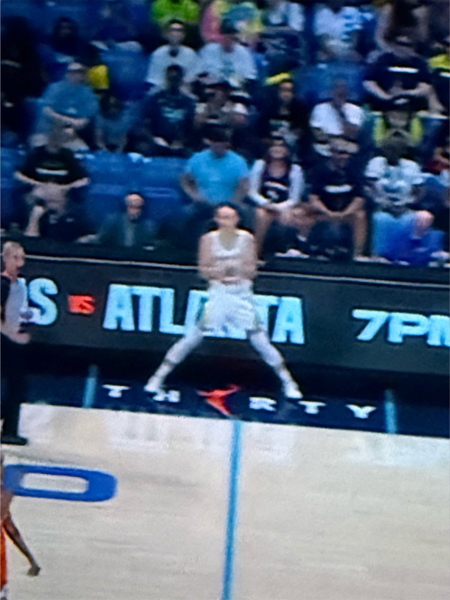 ilonacecilia35's tweet photo. what is this stance bro https://t.co/NUNM7VOjnU