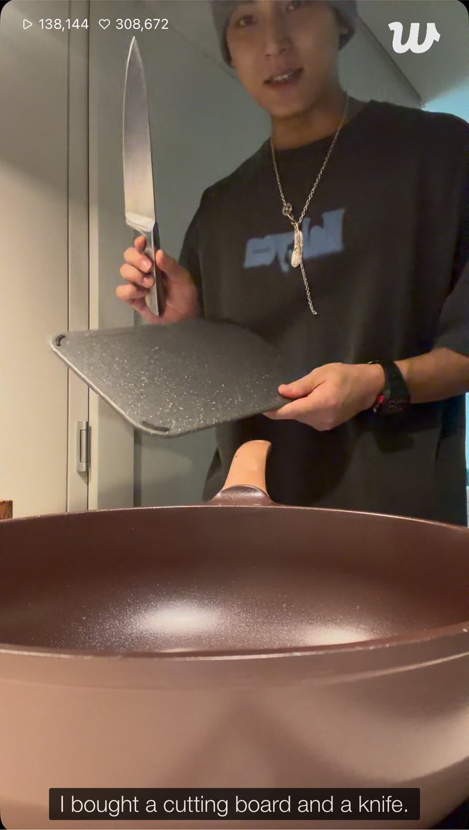 wonudupe's tweet photo. 🐶: recently, i bought a cutting board and knife 

i never felt relieved and happy for someone who doesn't have a cutting board on their house 😭 https://t.co/kTBiHFDoNJ