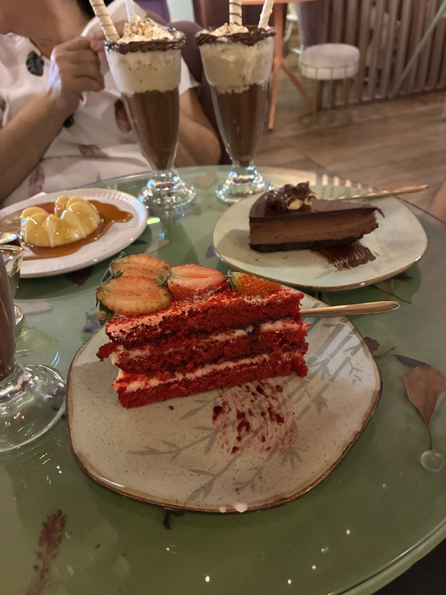 psyblink_'s tweet photo. Ontem eu comi esse bolo e não paro de latir 🤨 https://t.co/RGWs4yajVJ
