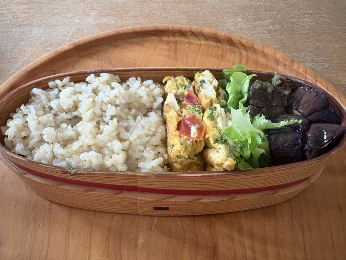 jiloco's tweet photo. 玄米、トマトとマッシュルームとパセリのたまごやき、レタス、鶏レバー赤ワイン煮、茄子焼いたん
#弁さん定点　#bento https://t.co/KounmwtgLa