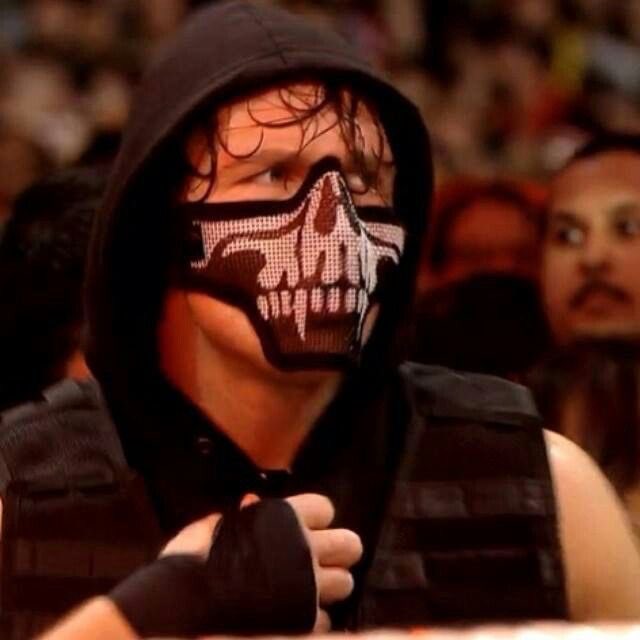 Quikmind's tweet photo. Yoooo wait a minute that mask Seth has isn’t that Dean Ambrose mask 👀😳 #summerslam https://t.co/5M49D6UY4Q
