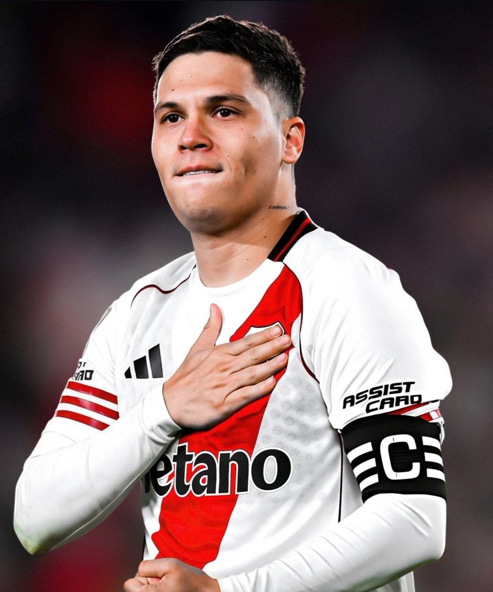 frabigol's tweet photo. Enzo Francescoli y Eduardo Coudet se reunieron en mayo y decidieron ECHAR a Juan Fernando Quintero.

Ningún periodista ensobrado les va a contar la verdad: Es esta. El último ídolo de River se tuvo que ir por un hincha de boca y un uruguayo inútil.

Perdón Quintero, de corazón. https://t.co/rPp5unqPlM