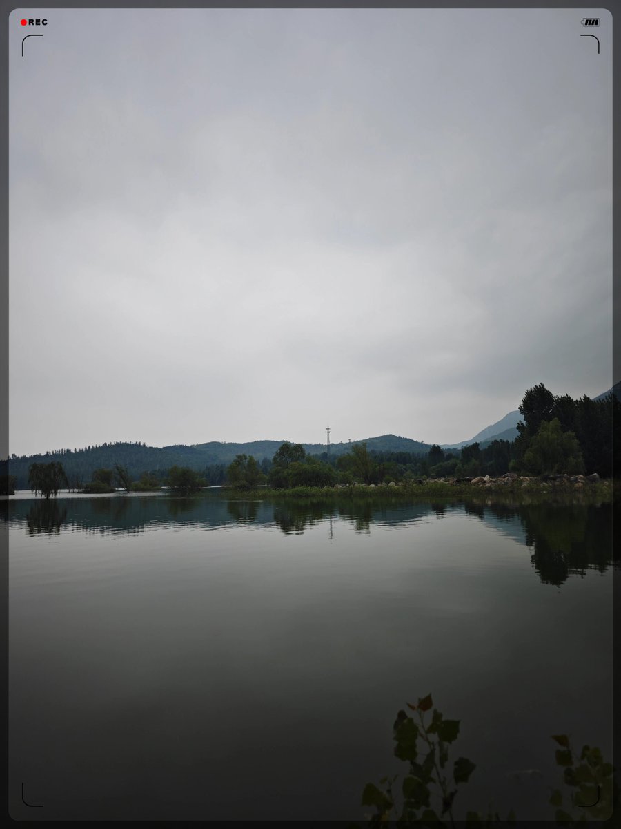chlasrba's tweet photo. 逃进山野过了一天！搭好天幕煮着热咖啡，风裹着松香味擦过耳朵，连晚霞都比城市里软乎乎。 https://t.co/hC7CHzmaIv
