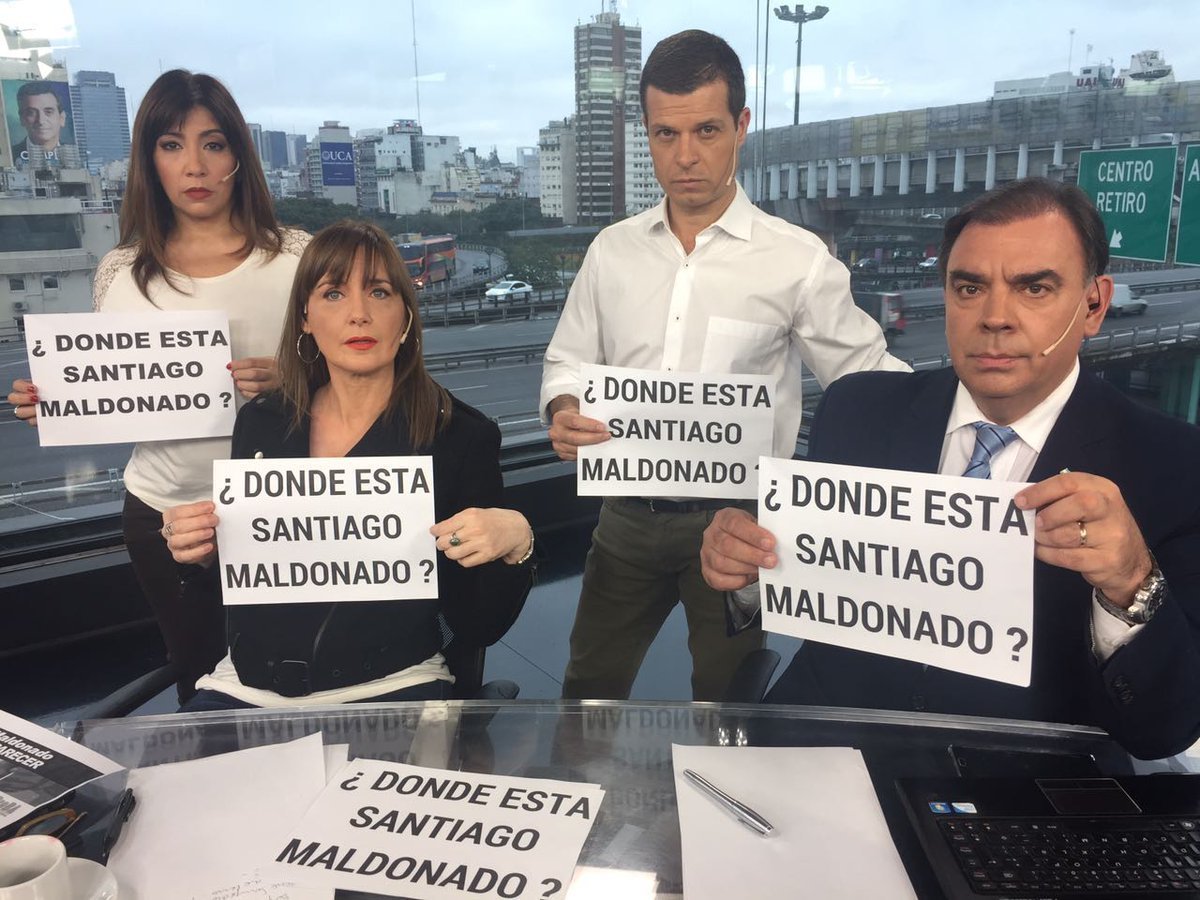 Chino24046451's tweet photo. Así limaban estos pseudo periodisras a MACRI desde TN, perteneciente al GRUPO CLARÍN, donde su sólo negocio es destruir a los argentinos. https://t.co/rGdllN9pmA