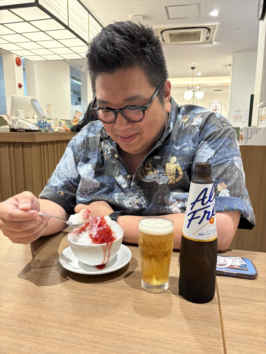 pwnotsudoi's tweet photo. 公開収録後は岸とデンジャーステーキ！
しっかり食べてくれました！
食べっぷりがいい後輩が私は好きです！

デンジャーの後はデニーズに寄り、かき氷とノンアルコールビールを楽しんでいました。 https://t.co/hZAfTJqj6U
