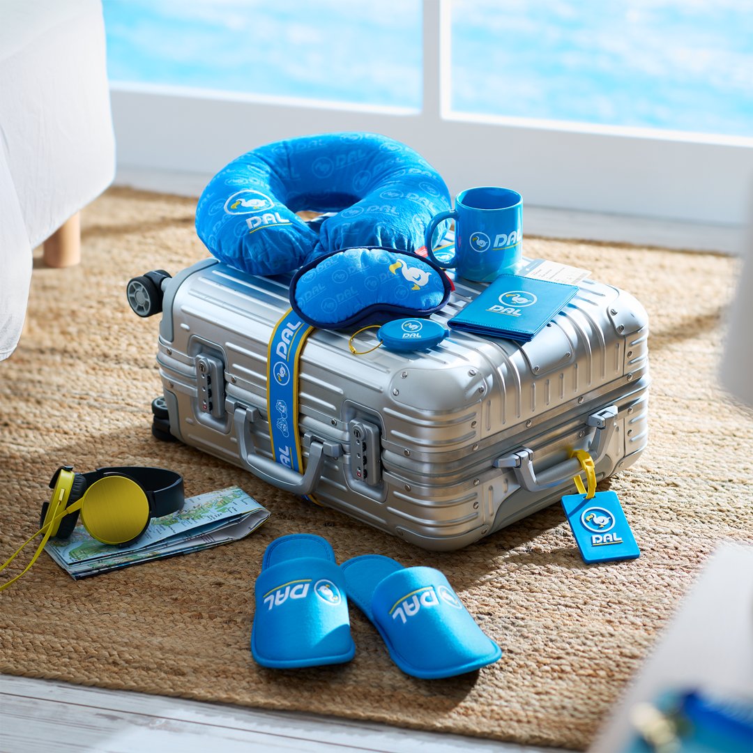 N_Officialstore's tweet photo. [新商品]旅のおともに連れてって。「あつまれ ほっかいどうエアポー島 ポップアップイベント in 新千歳空港」ではドードー・エアラインズをモチーフにしたオリジナルグッズを先行販売中。#NintendoTOKYO/OSAKA/KYOTO/FUKUOKA、#NintendoStore と Nintendo POP-UP STORE in SAPPORO「あつまれ だいまるデパー島」では8月14日（金）販売開始予定です。
https://t.co/cszc0KPYdK