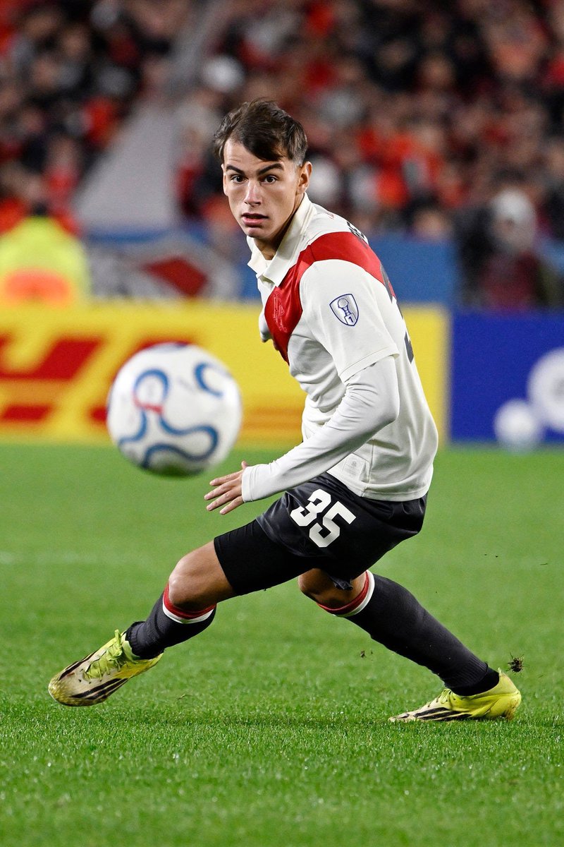 facupietro's tweet photo. Once jugadores de River en la cancha y solo uno lo quiso ganar https://t.co/lbjCImBlY2