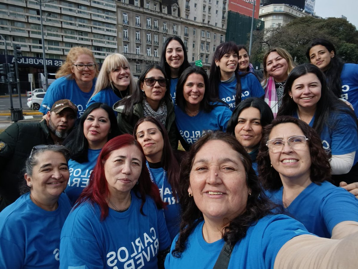 ClubSoloTu_Arg's tweet photo. Hermosa juntada Riveristas
En #BuenosAires 
Te extrañamos @_CarlosRivera 💙

@SonyMusicArg
@WestWoodEntt 
@riveristashq 
@_ClubSoloTu https://t.co/PCALlWAViL