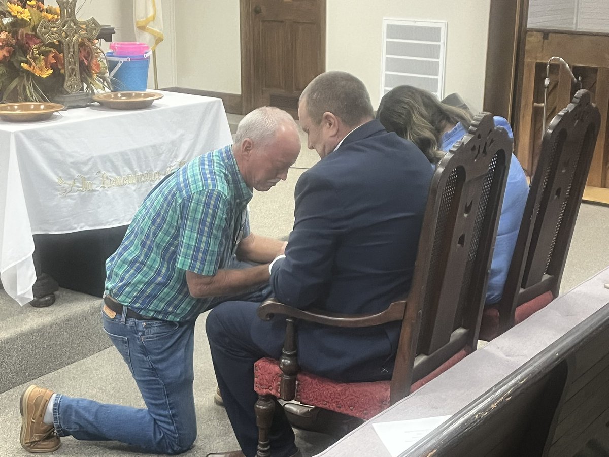 ScottyWHattaway's tweet photo. Wonderful ordination service into the Gospel ministry @ Summertown Baptist Church this evening for Jamie Johnson.
#EmanuelMissionaryBaptistAssociation
#BlundaleBaptistChurch
#Ordination https://t.co/n66D1gpjDC