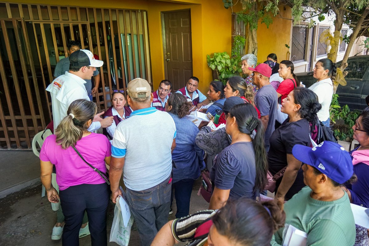 FernandoRVM's tweet photo. No hay mejor forma de conocer las necesidades de una comunidad que caminando sus calles y escuchando a su gente.

En el Poblado Miguel Alemán estuvimos atendiendo distintas inquietudes y buscando alternativas para dar respuesta a los retos que enfrentan las familias.

Seguimos cerca de la gente, porque ese es el camino para construir soluciones.